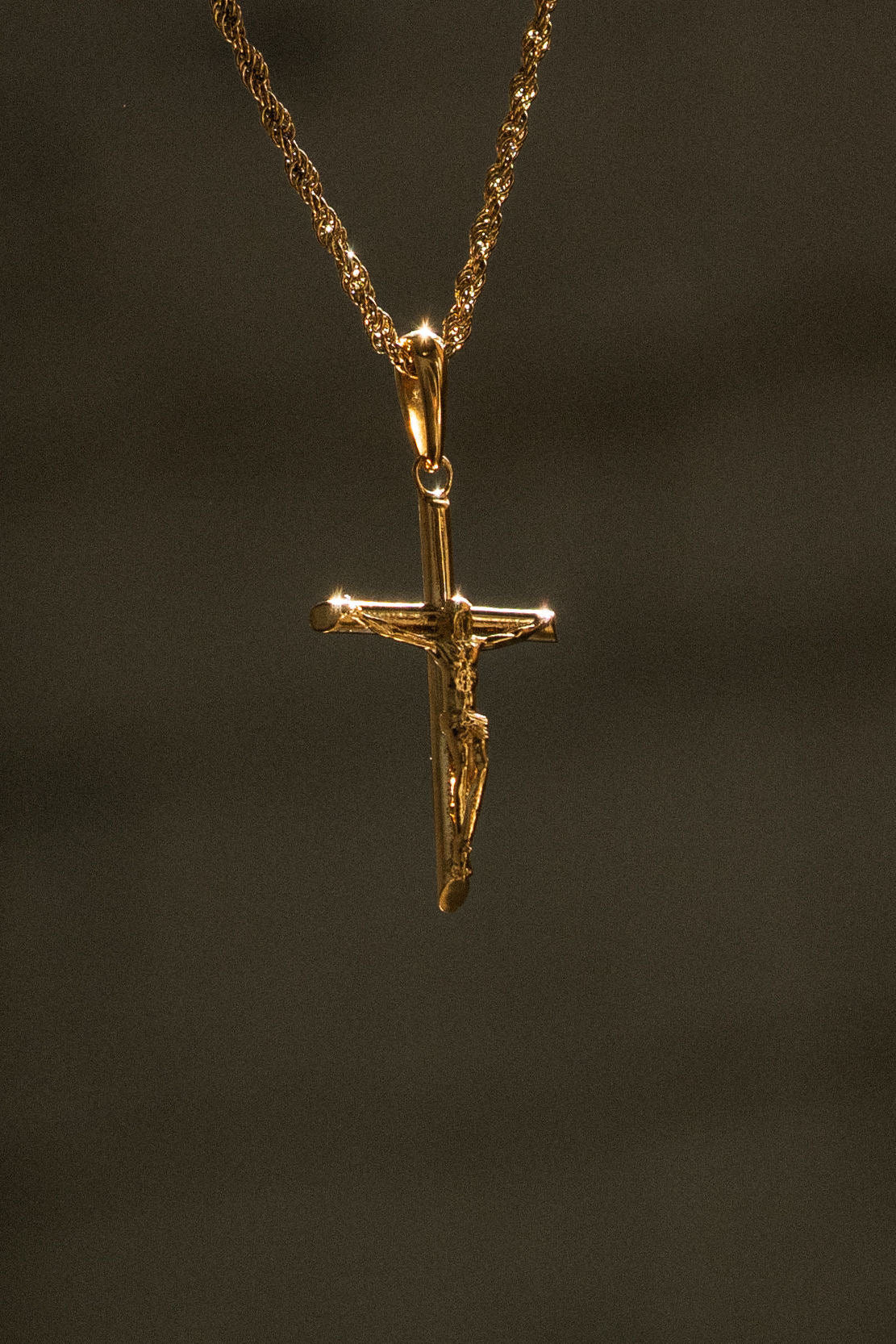 KRUCIFIX CHAIN | GOLD